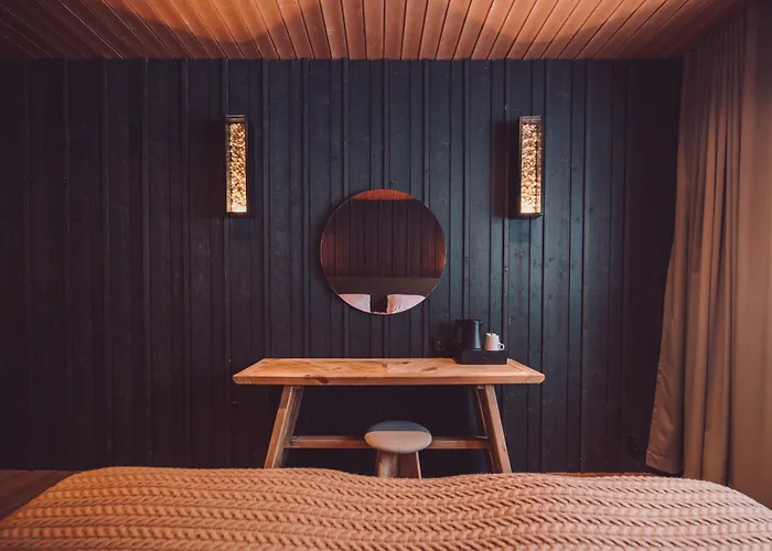 ホテル Wilderness Muotka & Igloos サーリセルカ